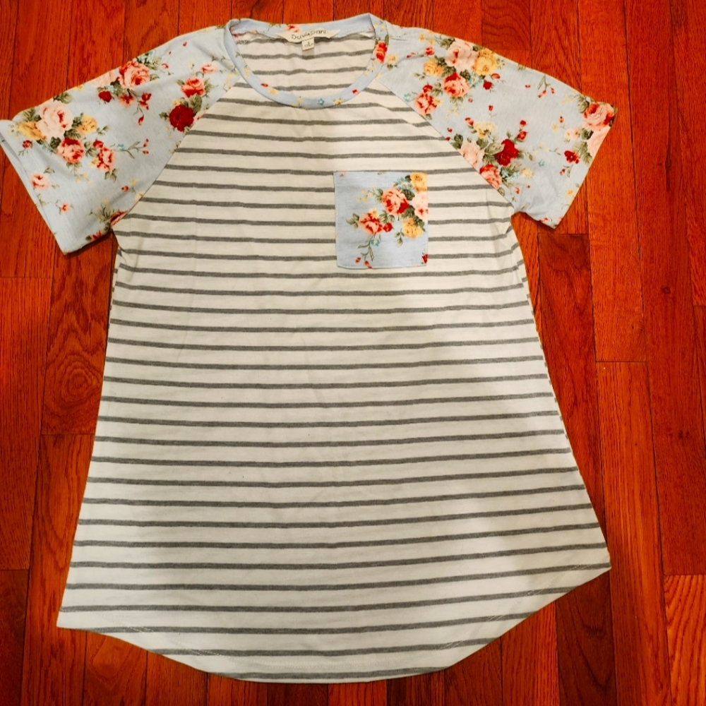 Blue, White & Gray Floral & Striped Boutique T-shirt, Small, Davi and Dani
